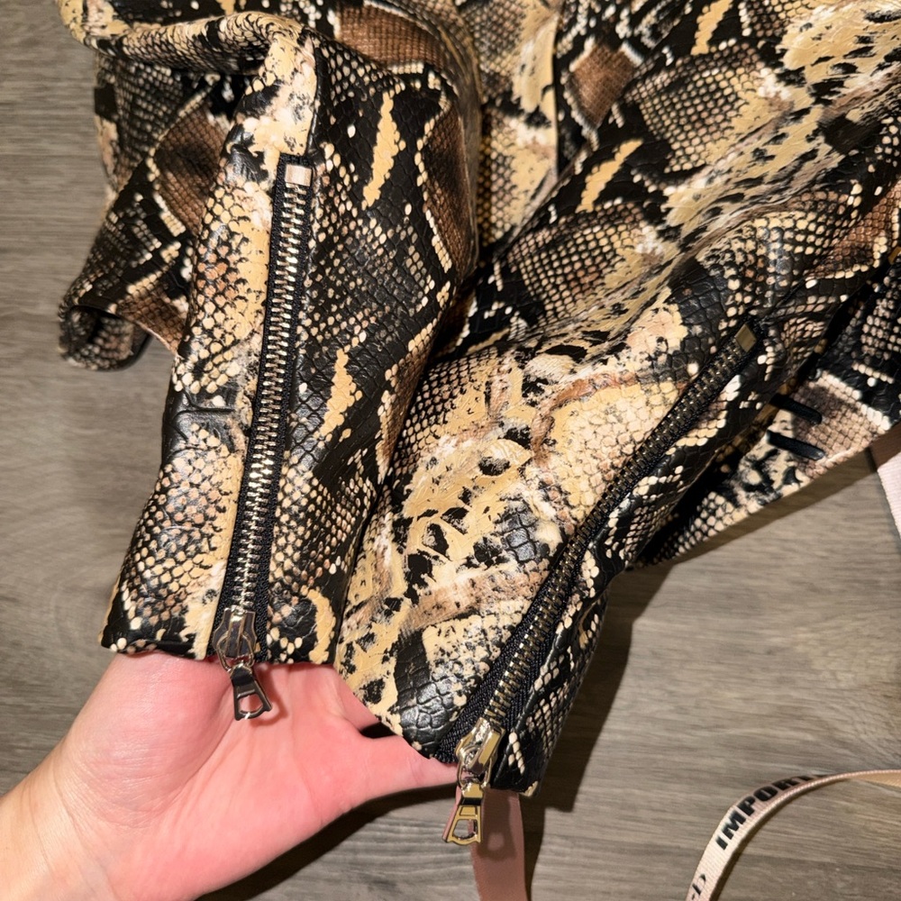 House of CB Vani Snake Print Fitted Jacket - Picture 13 of 16
